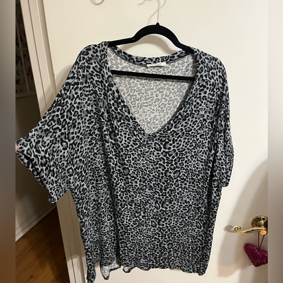 Tops - 3X Zenana grey leopard print tee shirt
